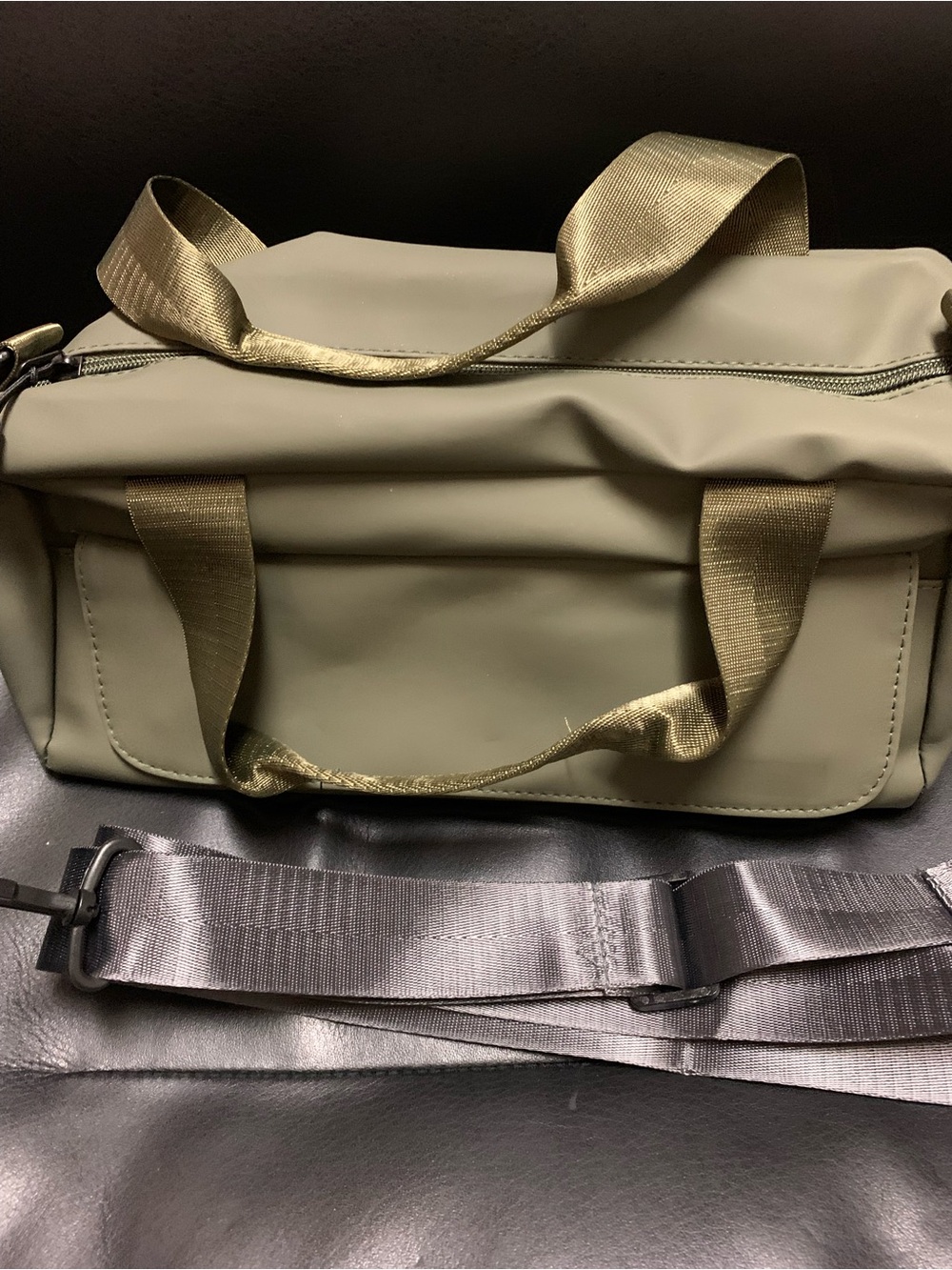 Olive green daily duffle bag. With pocket on front & shoulder strap - Picture 2 of 2